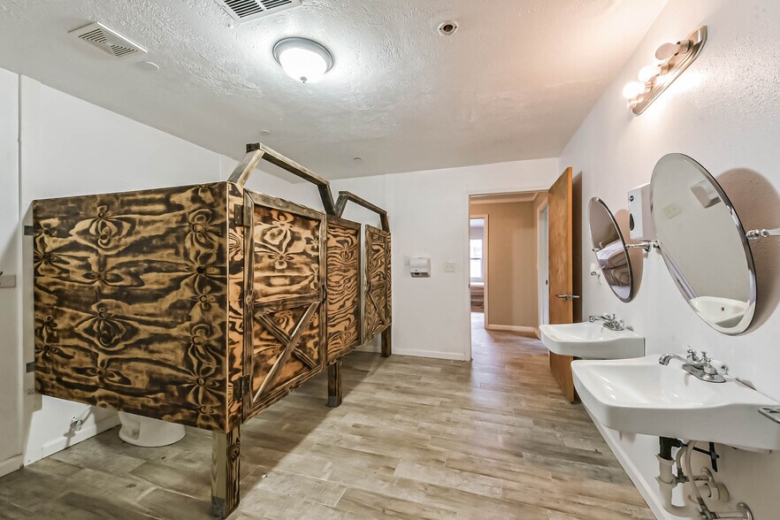 More Photos Of 1270 CR 2293, Cleveland Assisted Living For Sale