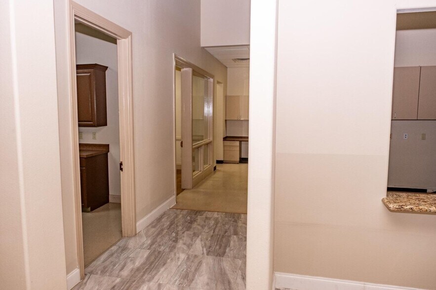 More Photos Of 8607 McPherson Rd, Laredo Office For Lease