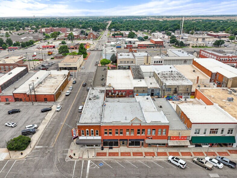 More Photos Of 120 S Rock Island Ave, El Reno Storefront Retail Office For Lease