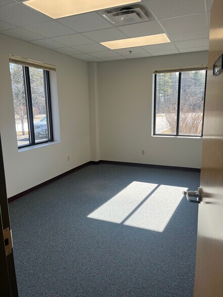 More Photos Of 202 Gannett Dr, South Portland Flex For Lease