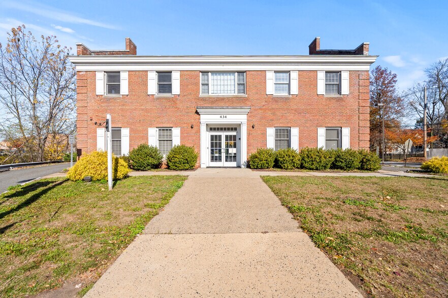 Primary Photo Of 434 Main St, Chatham Bank For Lease