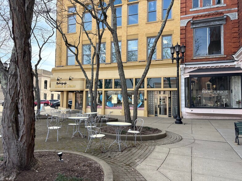 More Photos Of 108 E High Ave, New Philadelphia Office For Lease