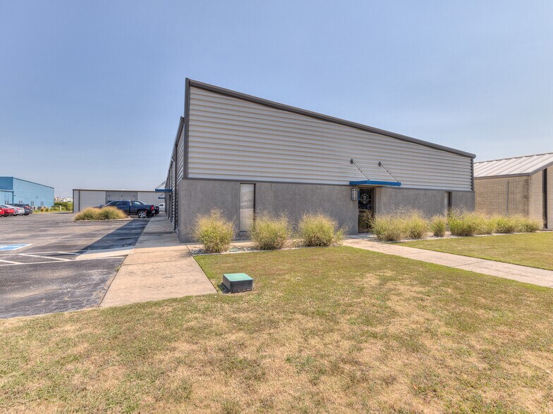 More Photos Of 2845 Broce Dr, Norman Office For Sale