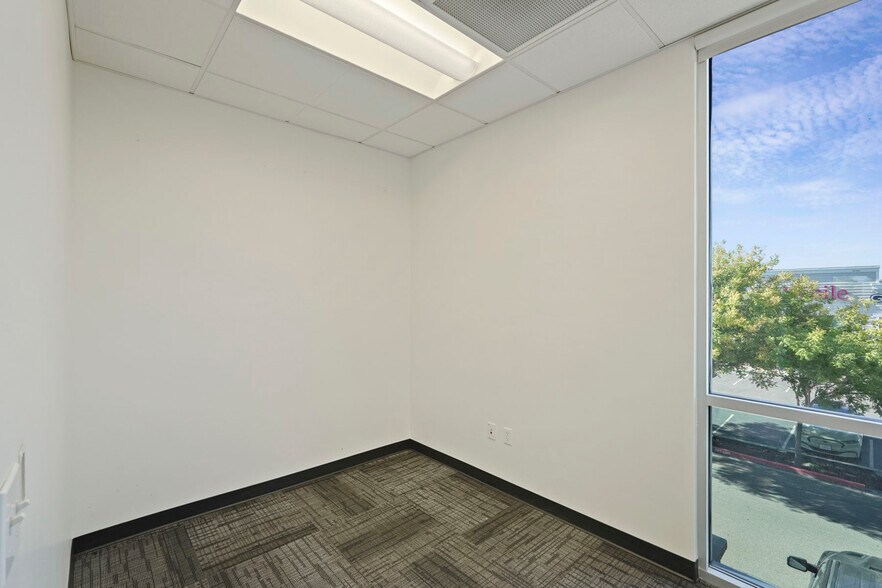 More Photos Of 2140 W Grant Line Rd, Tracy Office For Sale
