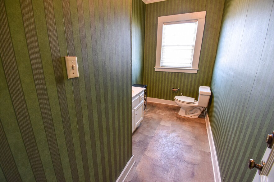 More Photos Of 2606 8th St, Tuscaloosa Office For Sale