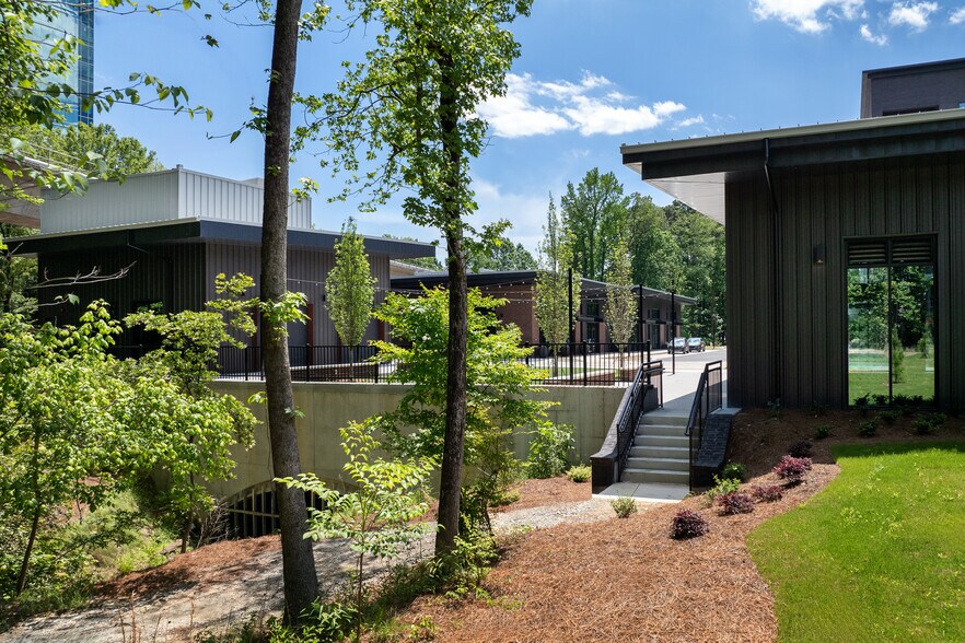 More Photos Of 1400 Lake Hearn Dr, Brookhaven Apartments For Lease