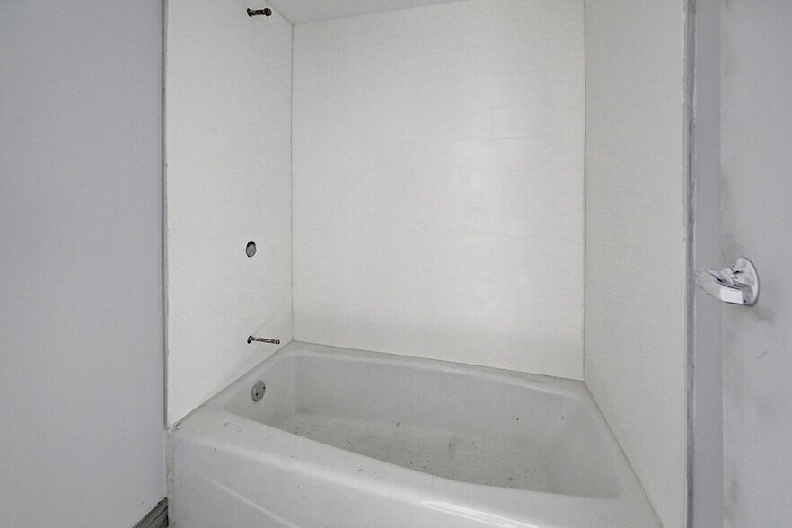 More Photos Of 5101 Messer Airport Hwy, Birmingham Hotel For Sale