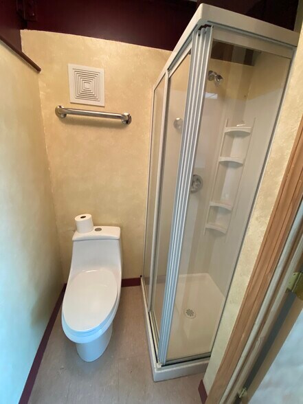 More Photos Of 77 Gazza Blvd, Farmingdale Showroom For Sale