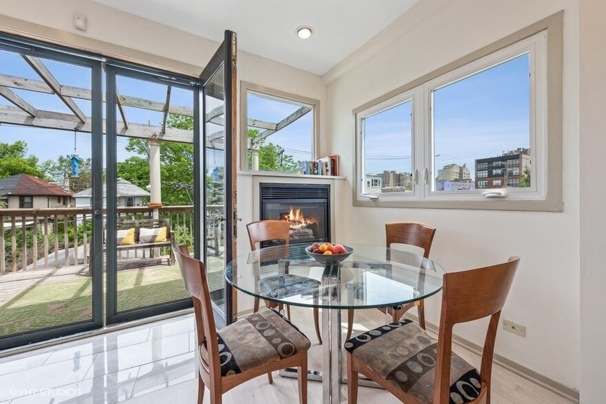 More Photos Of 1228 W Glenlake Ave, Chicago Apartments For Sale