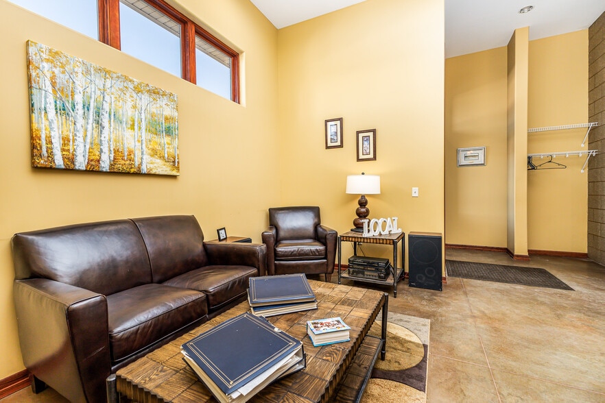 More Photos Of 1055 University Ave, Dubuque Office For Sale