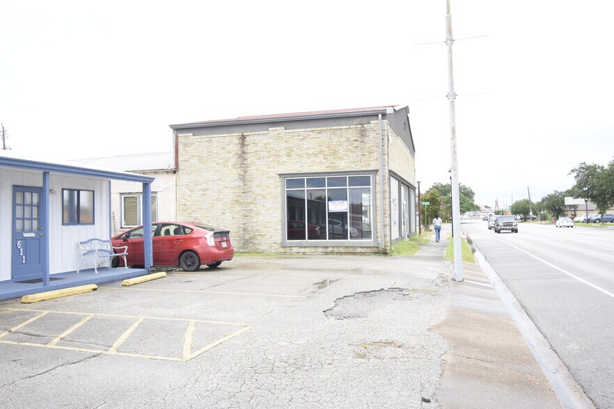 More Photos Of 621 W Main St, La Porte Warehouse For Lease