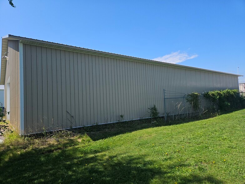 More Photos Of 1100 State St, Fairmont Flex For Sale