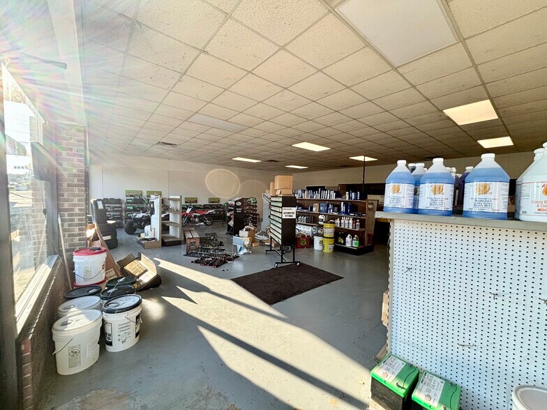 More Photos Of 57 W Oak St, Mc Rae Helena Auto Repair For Sale