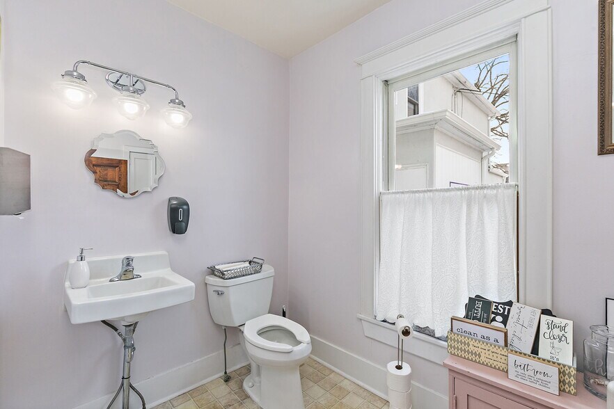 More Photos Of 303 N Main St, Elburn General Retail For Sale