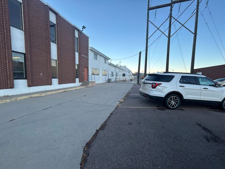 More Photos Of 3605-3625 N Stone Ave, Colorado Springs Distribution For Lease