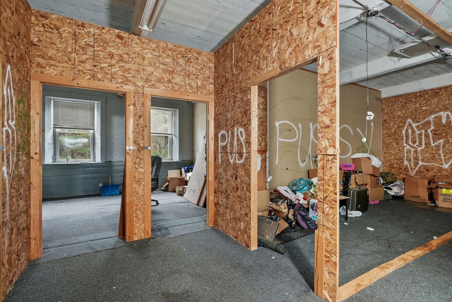 More Photos Of 45 Old Flat River, Coventry Manufacturing For Sale