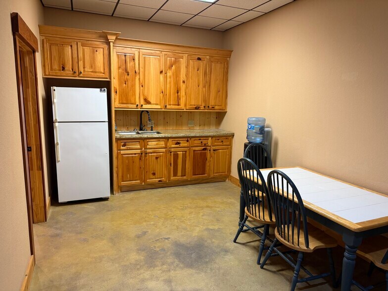 More Photos Of 1274 Blake Rd, Conroe Office For Lease
