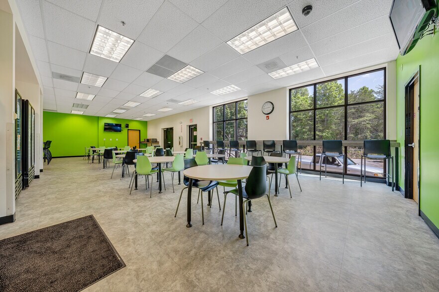 More Photos Of 2000 Virginia Ave, Collinsville Office For Lease