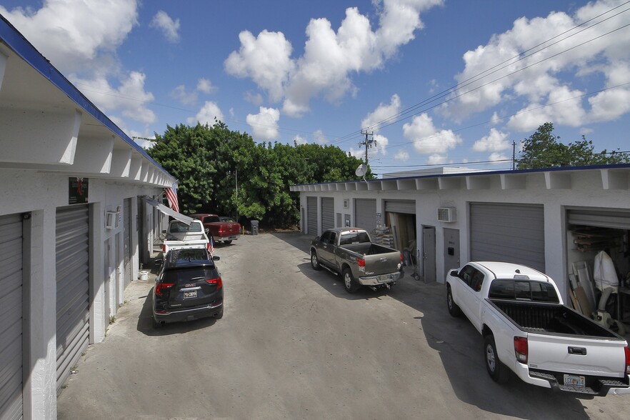 More Photos Of 5660 Rodman St, Hollywood Service For Lease