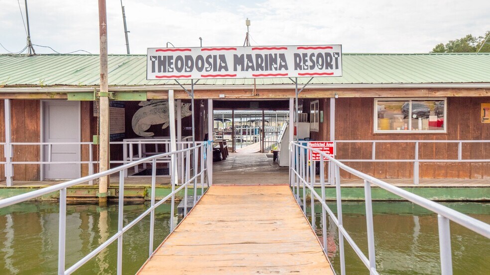 More Photos Of 509 LB Cook Memorial Dr, Theodosia Hotel For Sale
