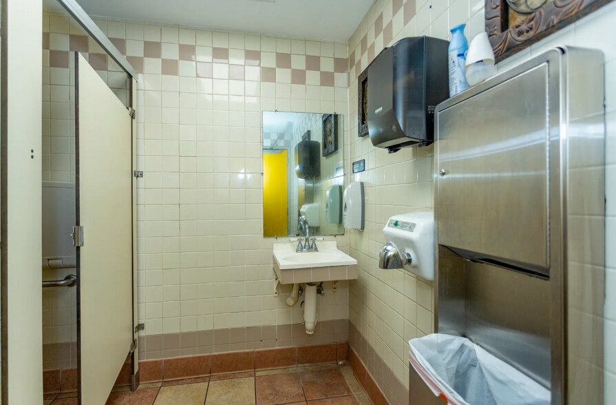 More Photos Of 3530 Pelham Pky, Pelham Fast Food For Sale