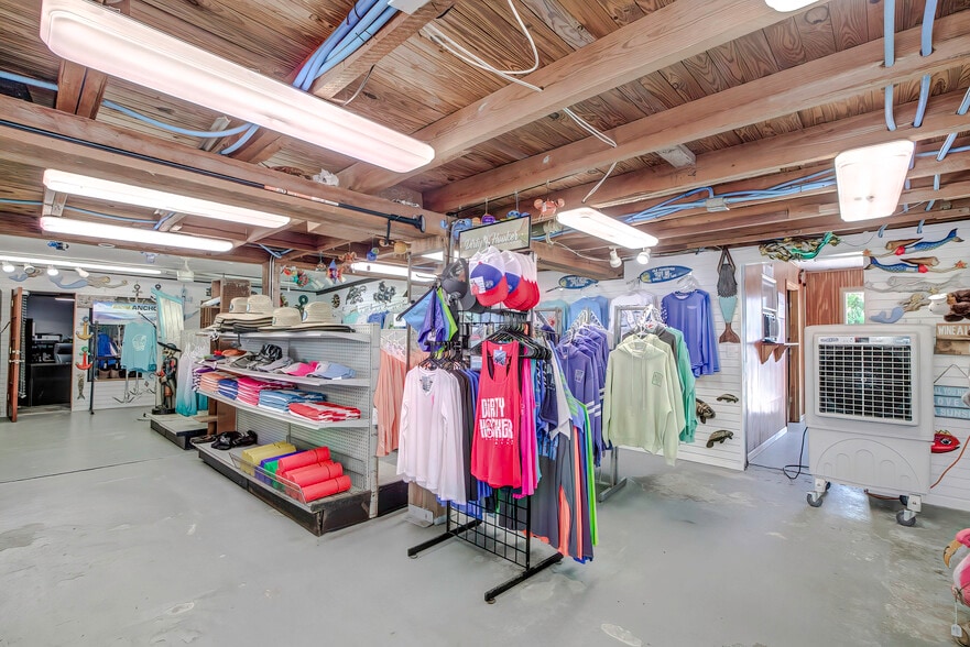 More Photos Of 7154 Shoal Line Blvd, Spring Hill Marina For Sale