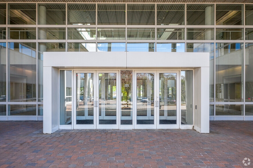 More Photos Of 265 Davidson Ave, Somerset Office For Lease