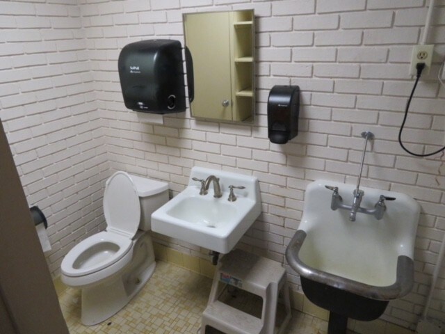 More Photos Of 2500 Charleston Hwy, Cayce Bank For Lease