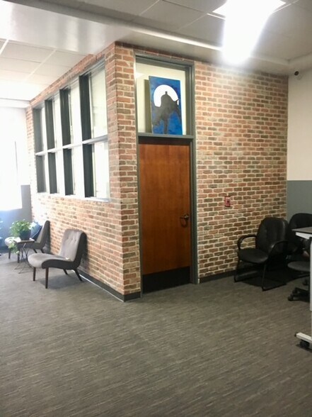 More Photos Of 1707 Eye St, Bakersfield Office For Lease