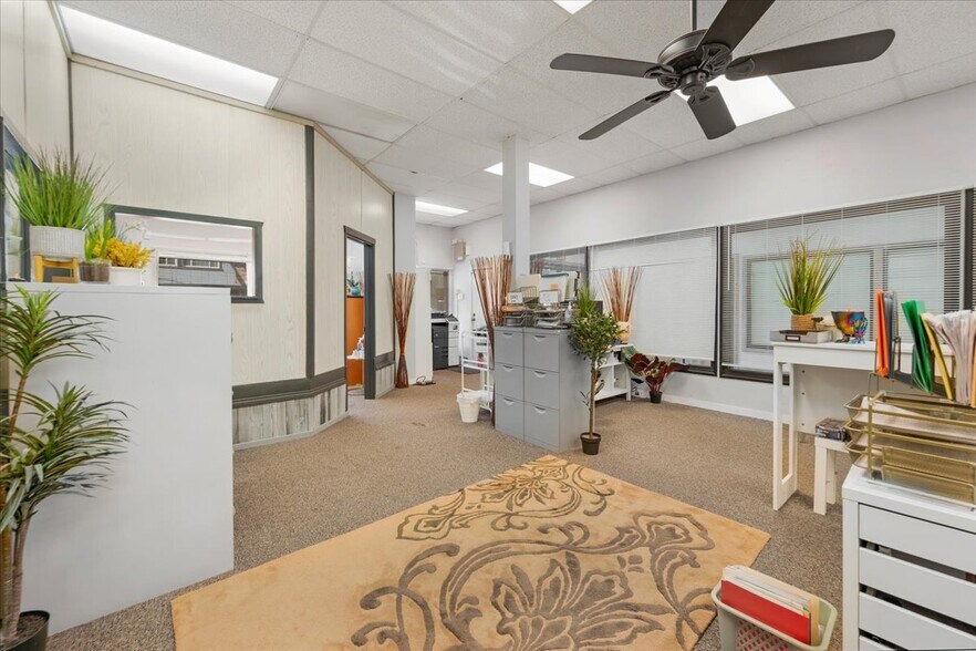 More Photos Of 339 W D St, Lemoore Storefront For Sale