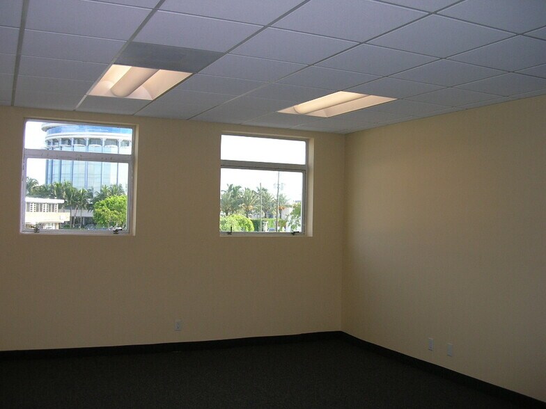 More Photos Of 3045 N Federal Hwy, 42, Fort Lauderdale Storefront Retail Office For Sale