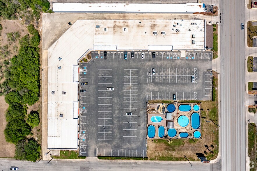 More Photos Of 9323 Perrin Beitel Rd, San Antonio Unknown For Lease