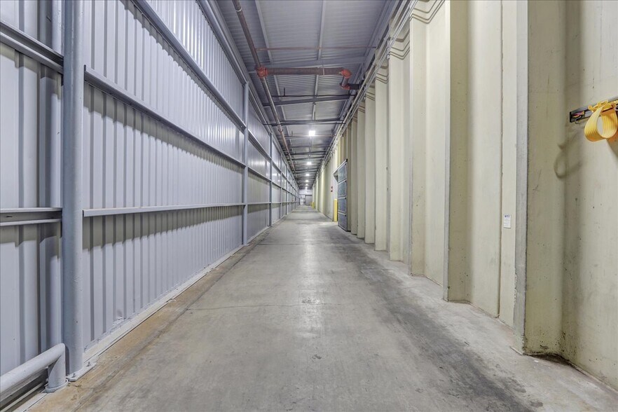 More Photos Of 901 E 66th St, Lubbock Manufacturing For Sale