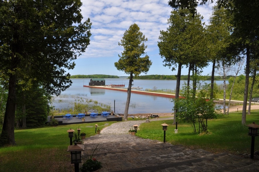 More Photos Of 33494 S Maxton Rd, Drummond Island Hotel For Sale