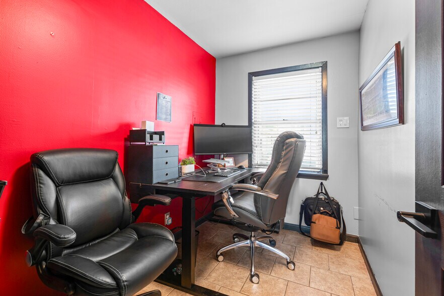 More Photos Of 9902 Franklin Rd, Houston Self Storage For Sale