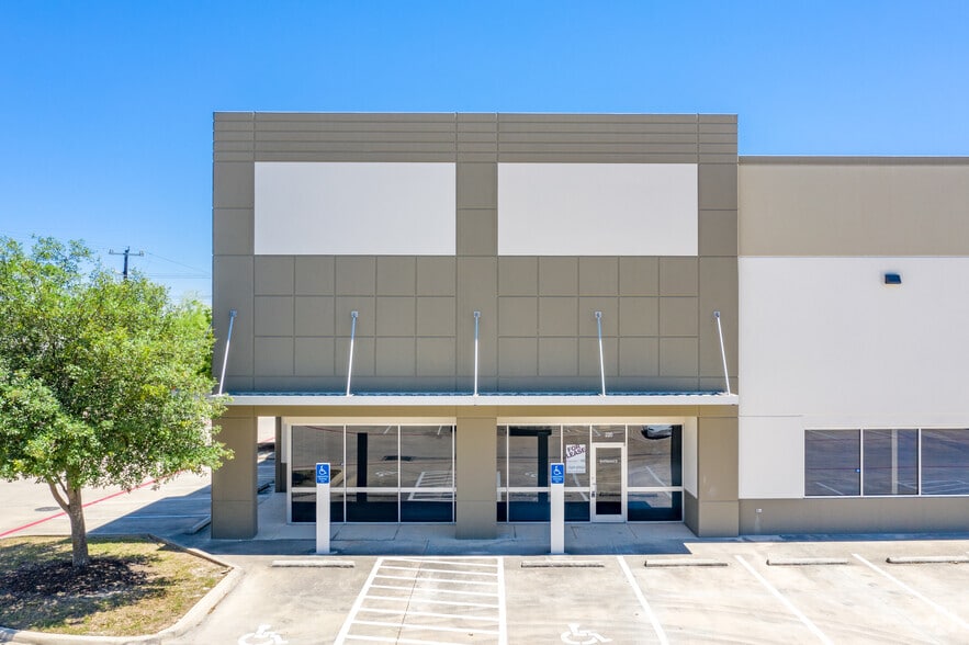 More Photos Of 12625 Wetmore Rd, San Antonio Unknown For Lease
