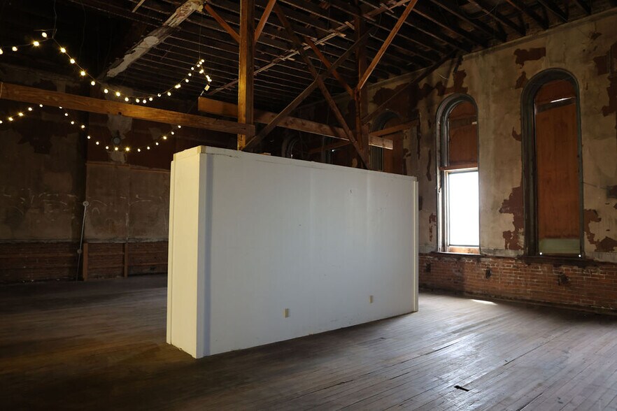 More Photos Of 526 Market St, Osage City Storefront For Sale