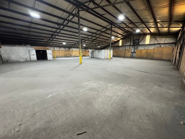 More Photos Of 257 Grove Ct, Thomasville Warehouse For Lease