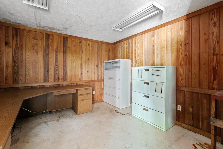 More Photos Of 15928 County Road 108, Hilliard Service For Sale