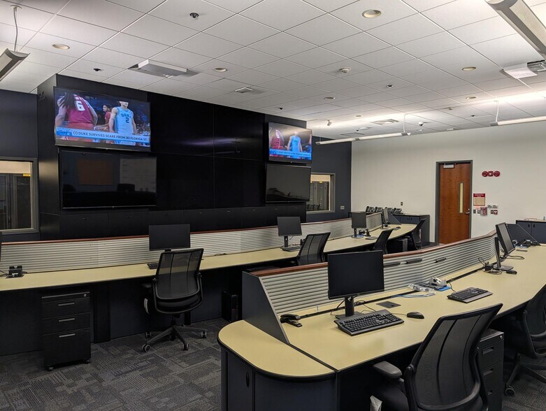 More Photos Of 4041 Business Park Cir, Winston-Salem Flex For Sale
