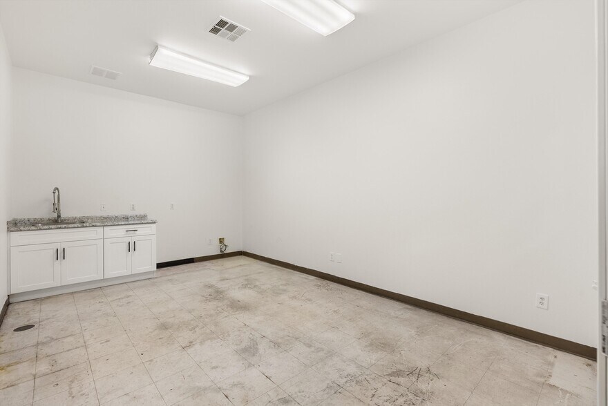 More Photos Of 6951 Oran Cir, Buena Park Warehouse For Lease