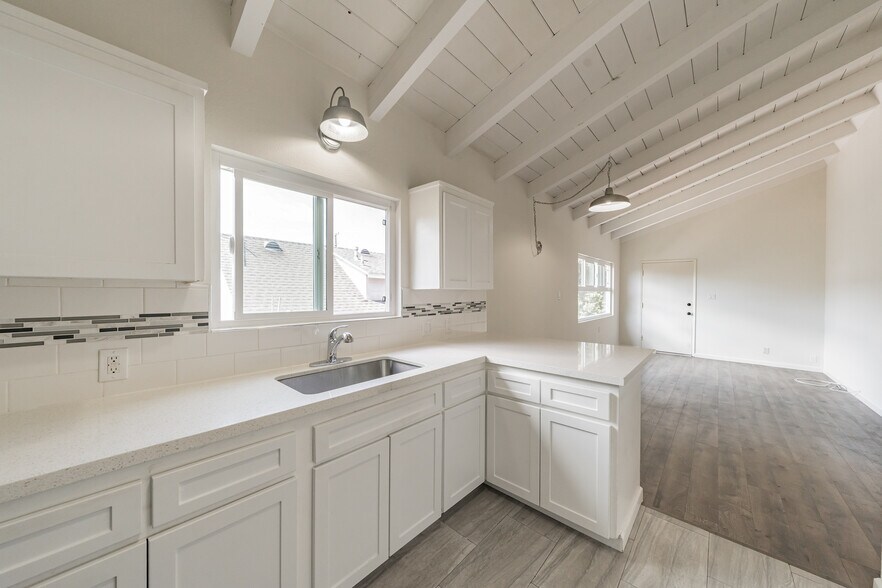 More Photos Of 3759 W 182nd St, Torrance Multifamily For Sale