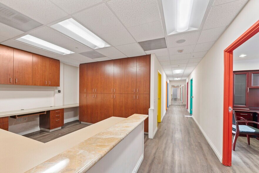 More Photos Of 5353-5363 Balboa Blvd, Encino Medical For Lease