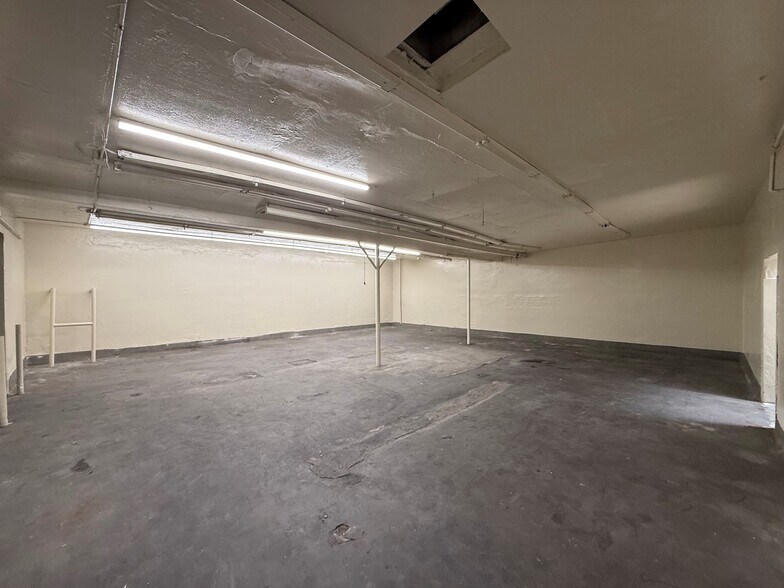 More Photos Of 6218 Maywood Ave, Bell Warehouse For Sale