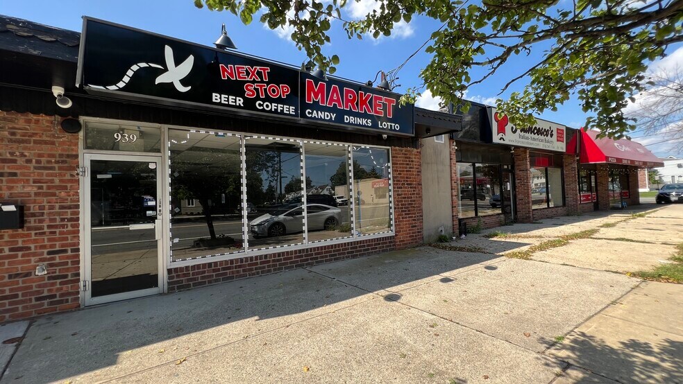 More Photos Of 933-939 N Broadway, Massapequa Storefront Retail Office For Lease