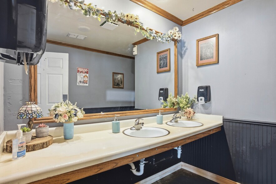 More Photos Of E13887 Highway DL, Merrimac Specialty For Sale