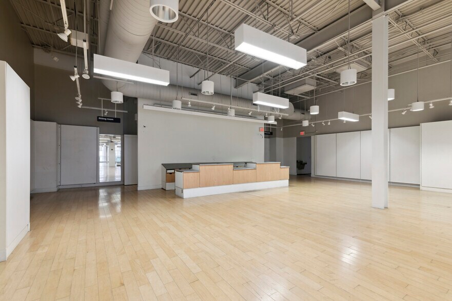 More Photos Of 1510 Walnut St, Philadelphia Storefront For Lease