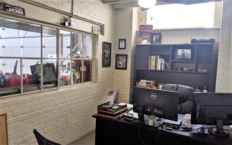 More Photos Of 4808 S 26th St, Omaha Warehouse For Sale