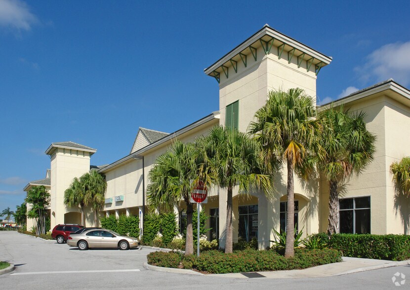More Photos Of 401 Northlake Blvd, North Palm Beach Self Storage For Lease