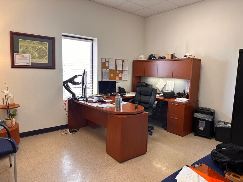 More Photos Of 5718 N County Road 1287, Midland Warehouse For Lease